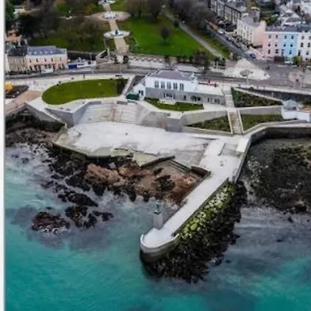 Two Bed Seaside Retreat * Dublin