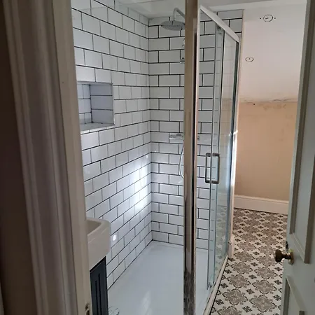 Апартаменты Two Bed Seaside Retreat